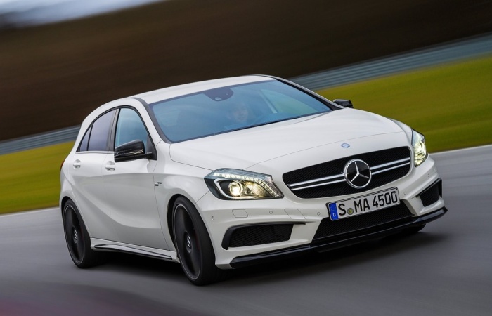 O trem de força apimentado permite ao A45 AMG acelerar de 0 a 100 km/h em 4,6 segundos, com velocidade máxima (limitada eletronicamente) de 250 km/h

Confi...